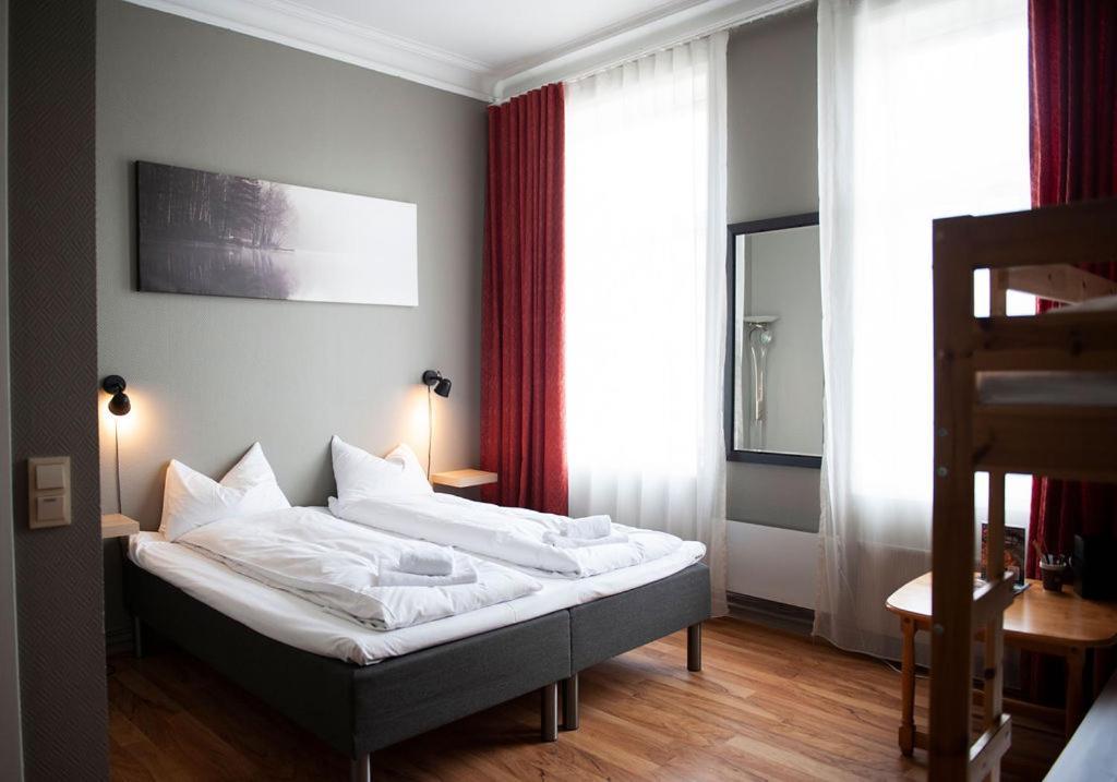 Henriks Hotell Skien Exterior photo